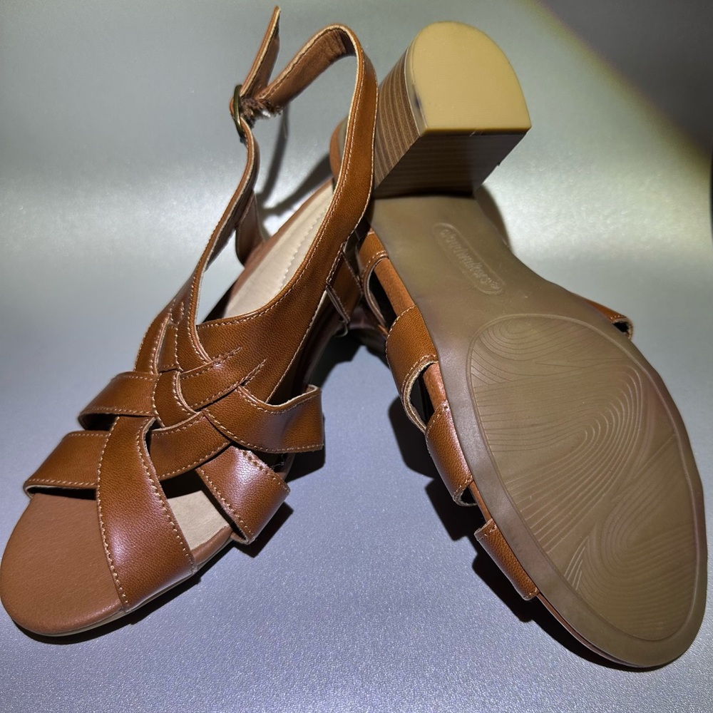 Cloudwalkers Tan Strappy Block Heel Sandals Size 8W Comfort Slingback